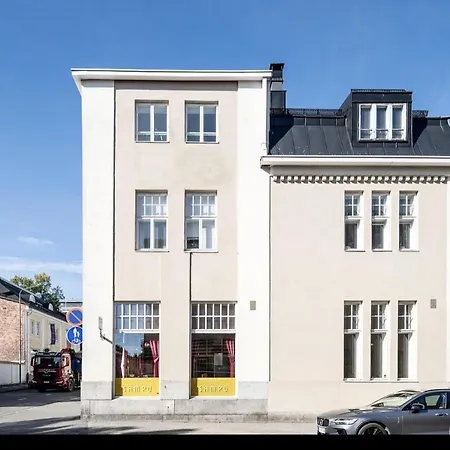 Tunnelmallinen Saunallinen Ullakkohuoneisto Ravintola Sampon Ylaekerrassa