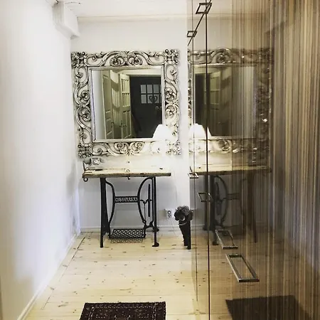 Tunnelmallinen Saunallinen Ullakkohuoneisto Ravintola Sampon Ylaekerrassa