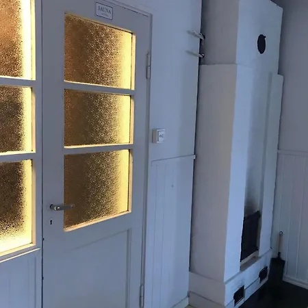 Tunnelmallinen Saunallinen Ullakkohuoneisto Ravintola Sampon Ylaekerrassa *